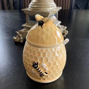 Bumble bee ceramic honey pot